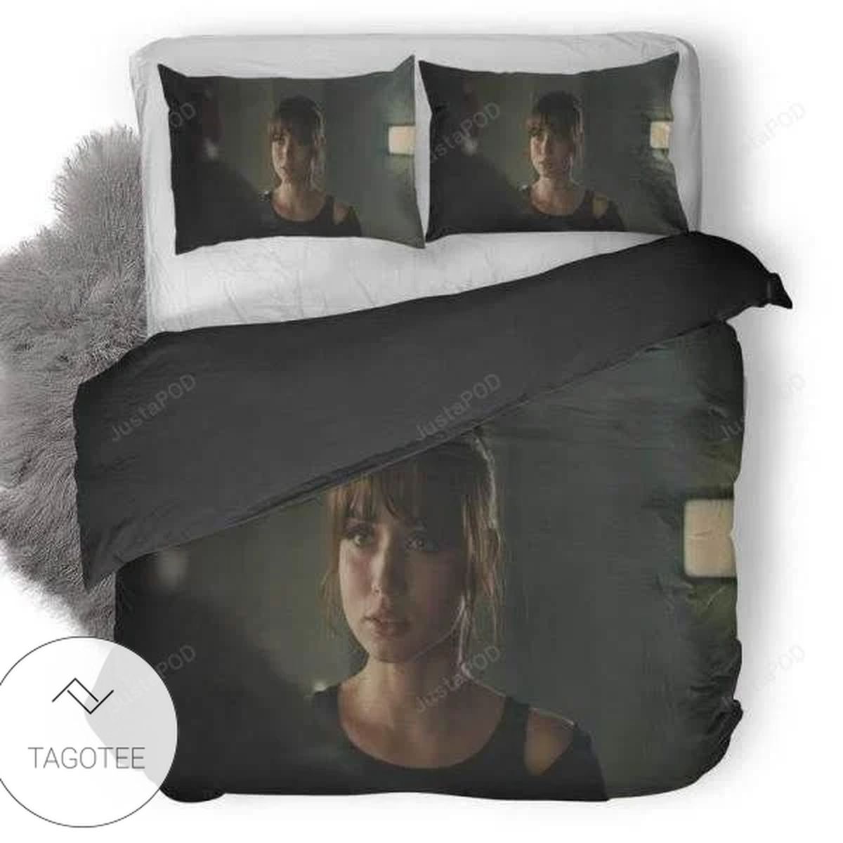 Ana De Armas In Blade Runner 2049 Duvet Cover Bedding Set Ana De Armas In Blade Runner 2049 Duvet Cover Bedding Set