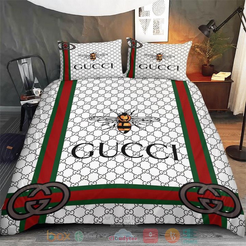Bee Gucci White Pattern Quilt Bedding Set Bee Gucci White Pattern Quilt Bedding Set
