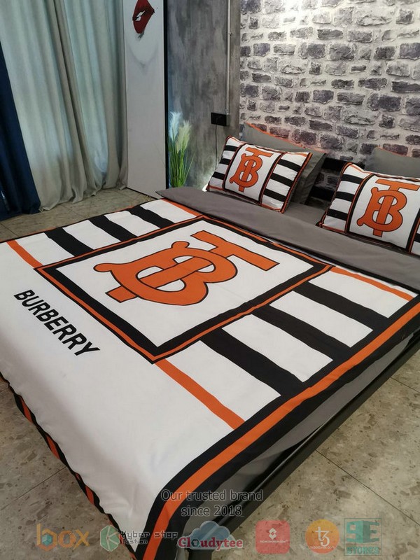 Burberry Logo White Bedding Set Burberry Logo White Bedding Set
