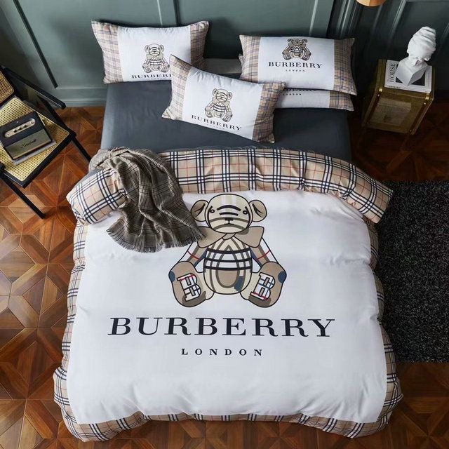 Burberry-London-Bear-Quilt-Bedding-Set-1