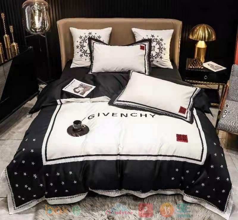 Givenchy White Black Quilt Bedding Set Givenchy White Black Quilt Bedding Set