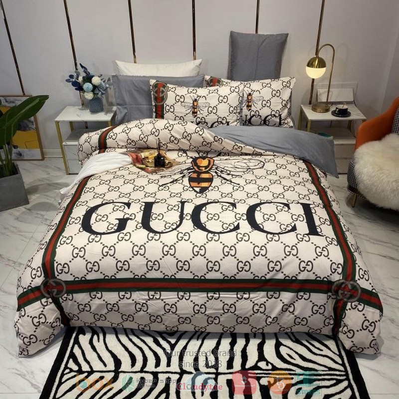 Gucci Bee Gc Pattern Khaki Bedding Set Gucci Bee Gc Pattern Khaki Bedding Set