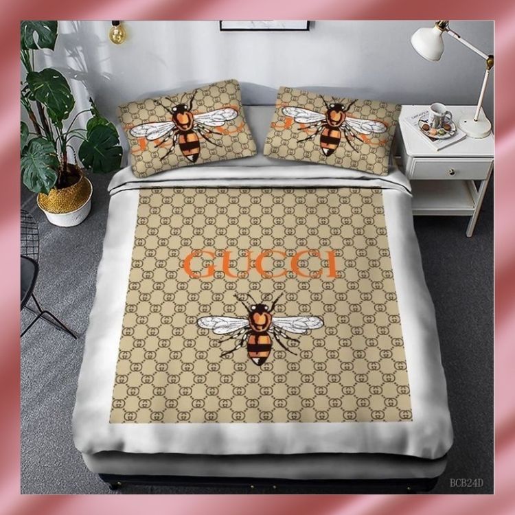 Gucci-Bee-Quilt-Bedding-Set-2
