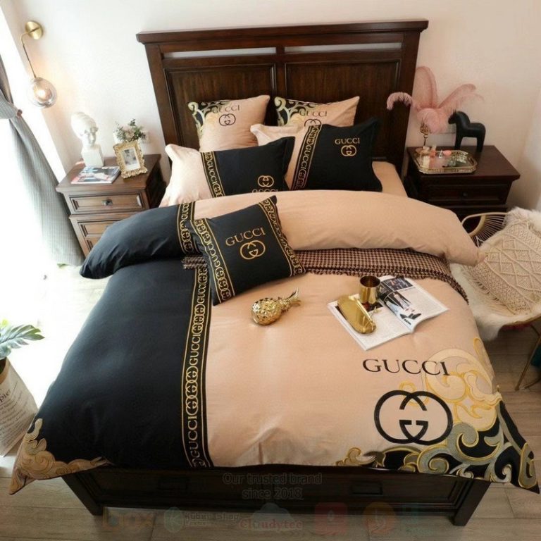Gucci-Black-Cream-Luxury-Brand-Bedding-Set-1