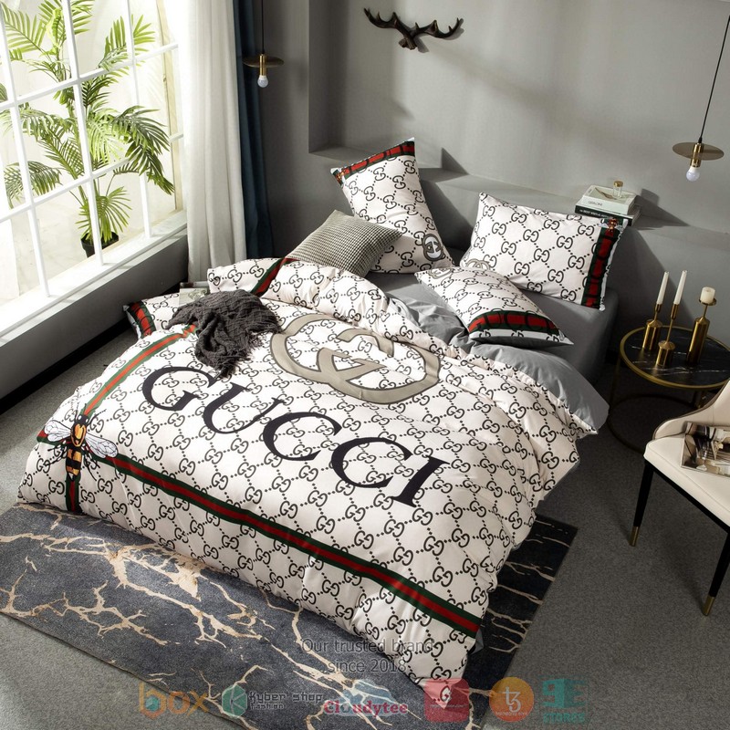Gucci Gc Pattern White Bedding Set Gucci Gc Pattern White Bedding Set