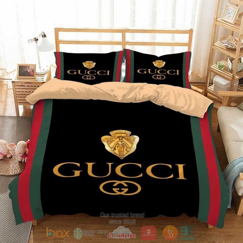 Gucci Logo Black Quilt Bedding Set Gucci Logo Black Quilt Bedding Set