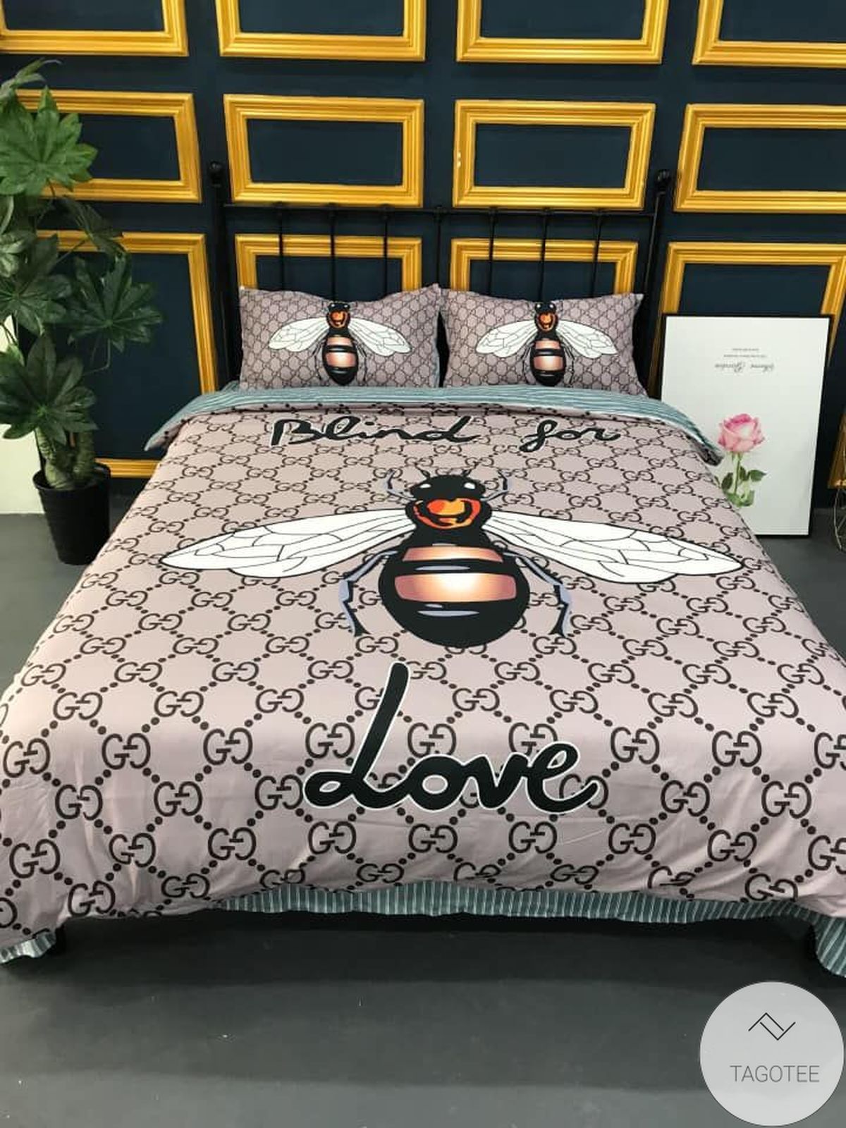 Gucci Logo Blind For Love Bedding Set Gucci Logo Blind For Love Bedding Set