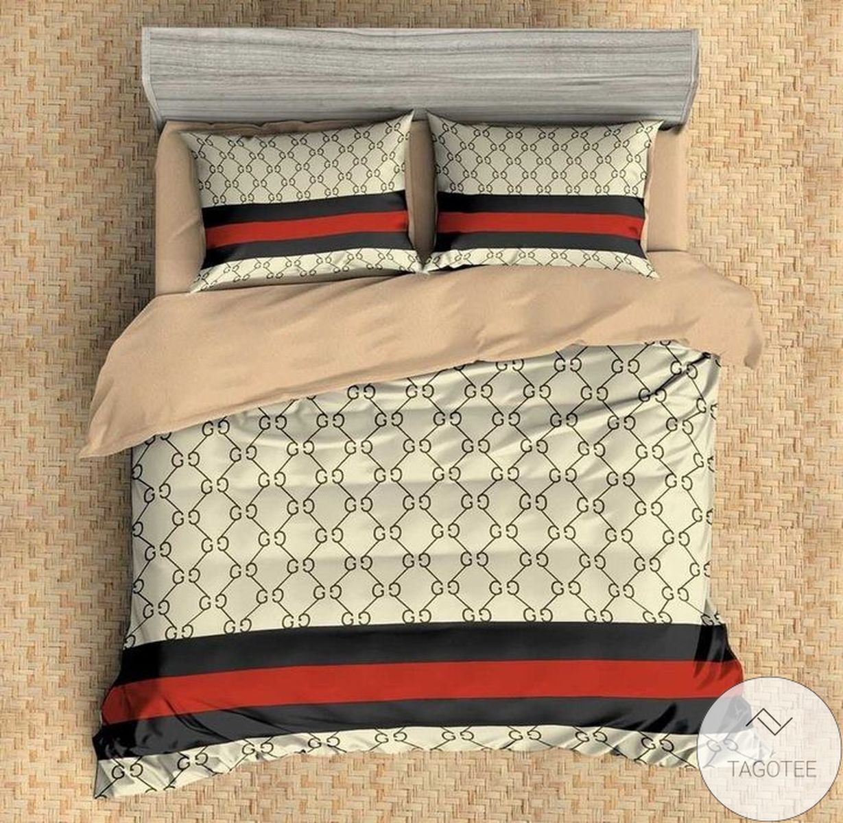 Gucci Logo Minimalism Red Stripe Bedding Set Gucci Logo Minimalism Red Stripe Bedding Set