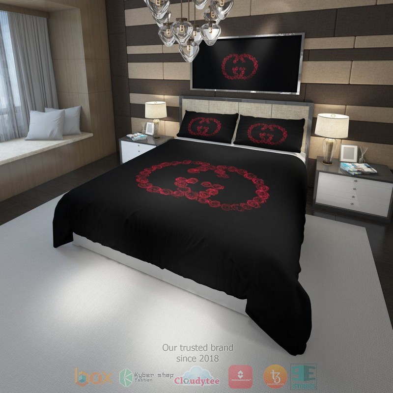 Gucci Logo Rose Black Quilt Bedding Set Gucci Logo Rose Black Quilt Bedding Set