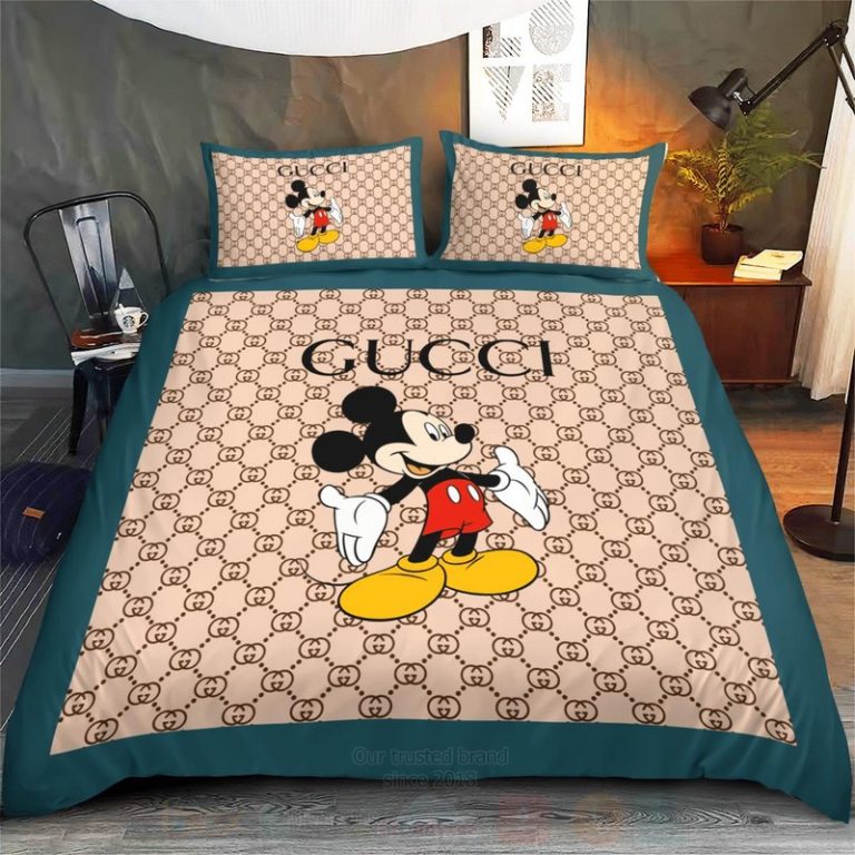 Gucci-Mickey-Mouse-Luxury-Brand-Bedding-Set-1