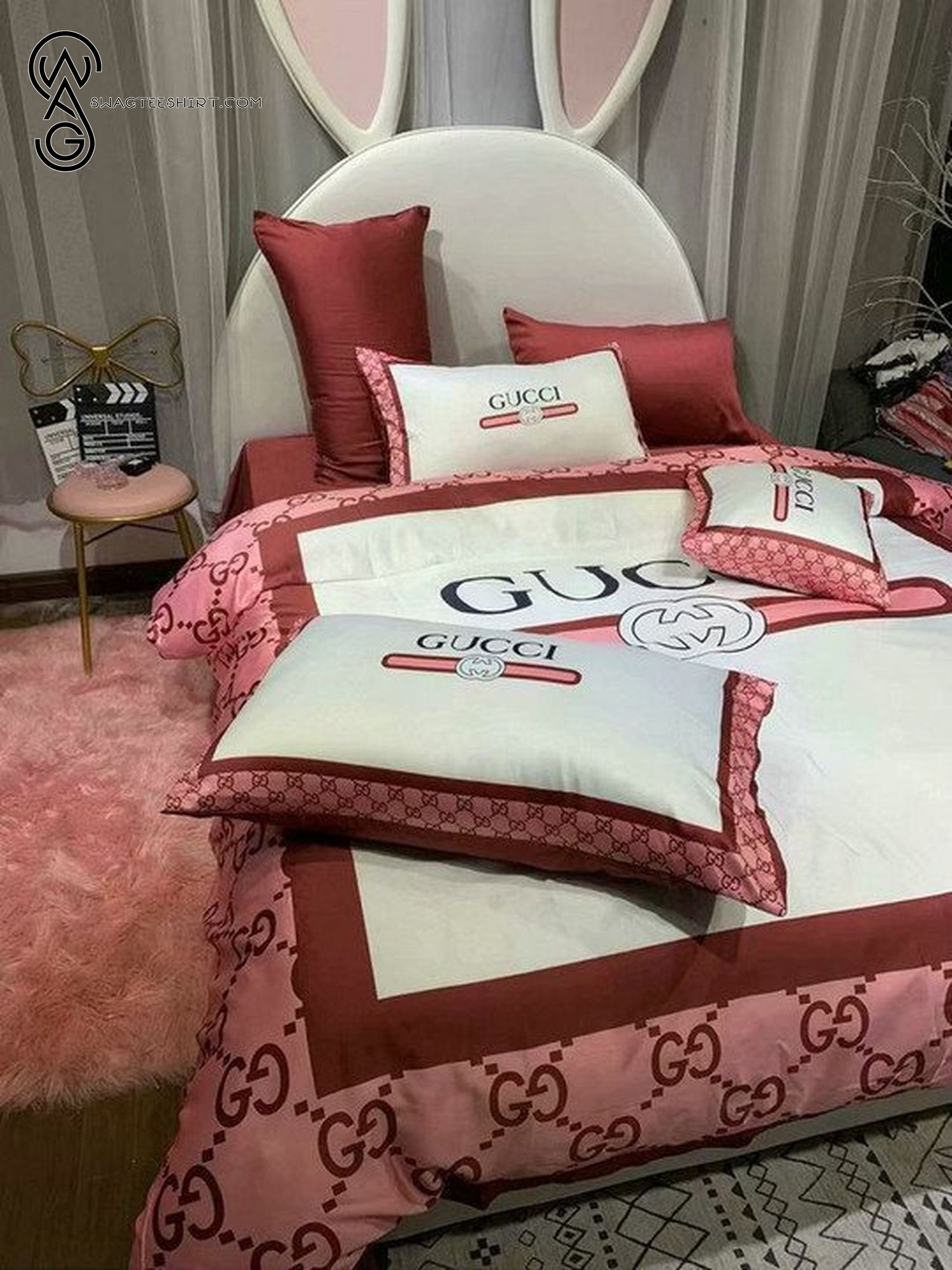 Gucci Pink White Logo All Over Print Bedding Set Gucci Pink White Logo All Over Print Bedding Set
