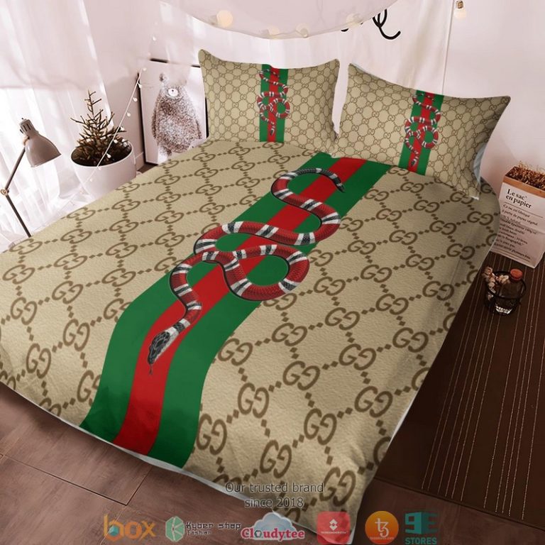 Gucci-Snake-Green-Red-Stripe-Quilt-Bedding-Set-2