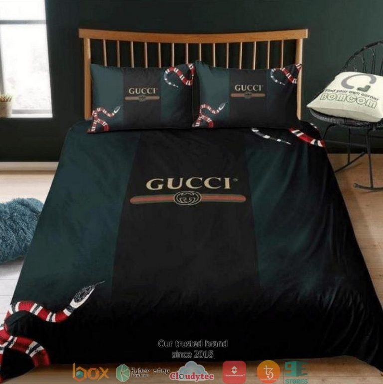 Gucci-Snake-Moss-Green-Quilt-Bedding-Set-1