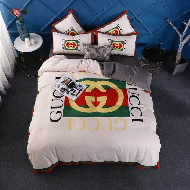 Gucci-White-Bedding-Set-1