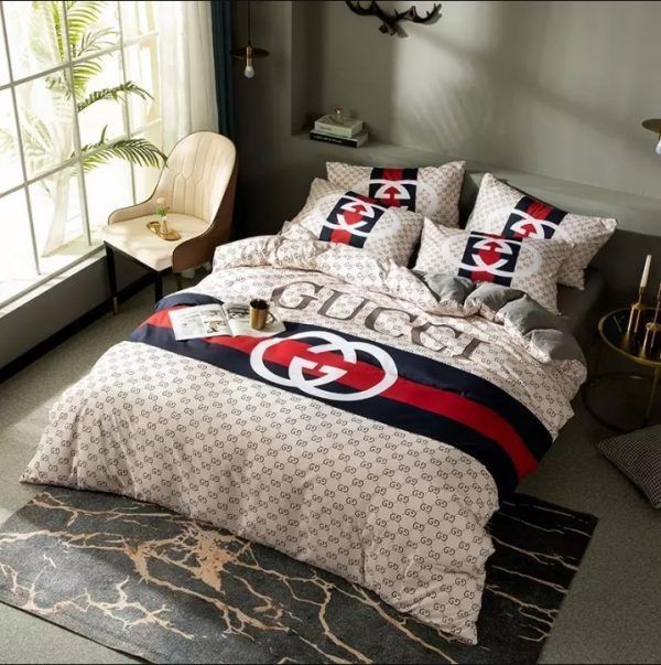 Gucci White Black Red Bedding Set Gucci White Black Red Bedding Set