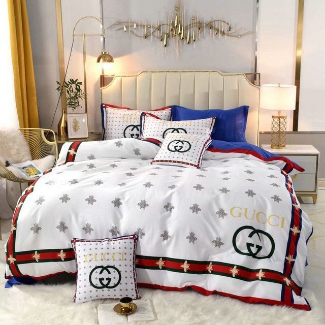Gucci White Purple Bedding Set Gucci White Purple Bedding Set