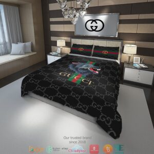 Gucci Wolf Red Green Stripe Quilt Bedding Set