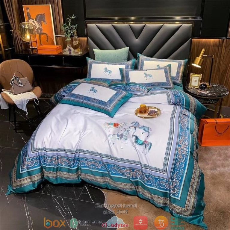 Horses-White-Blue-Border-Quilt-Bedding-Set-1