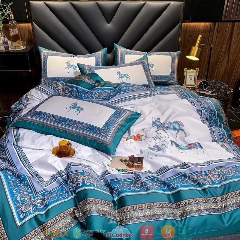 Horses White Blue Border Quilt Bedding Set Horses White Blue Border Quilt Bedding Set