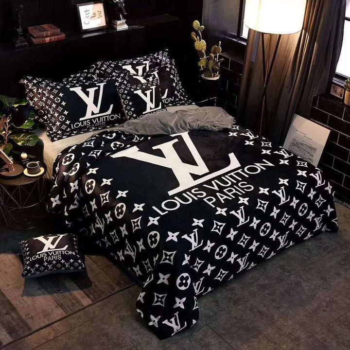 Louis Vuiton Black White Bedding Set Louis Vuiton Black White Bedding Set