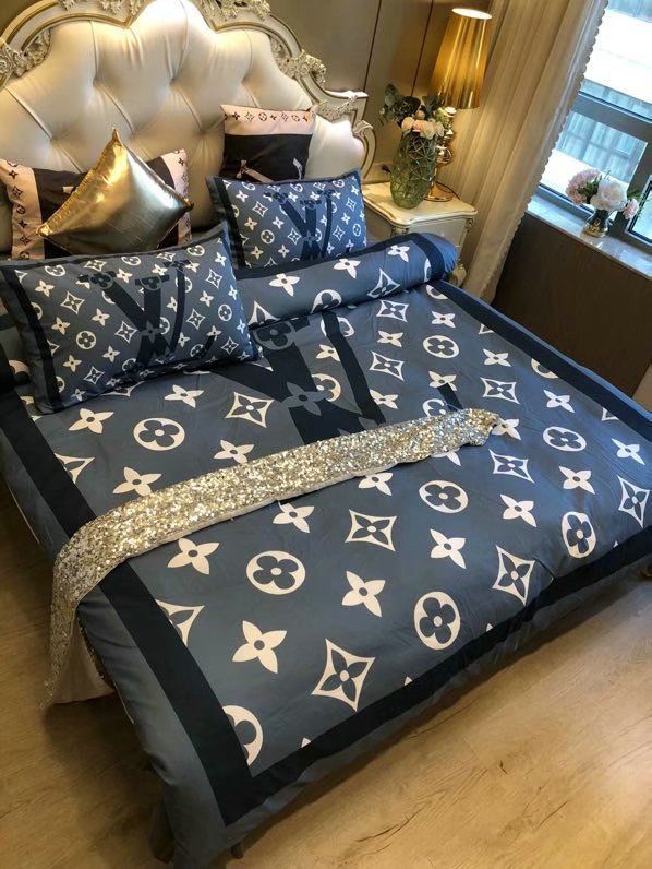 Louis Vuiton Lv Black Bedding Set Louis Vuiton Lv Black Bedding Set