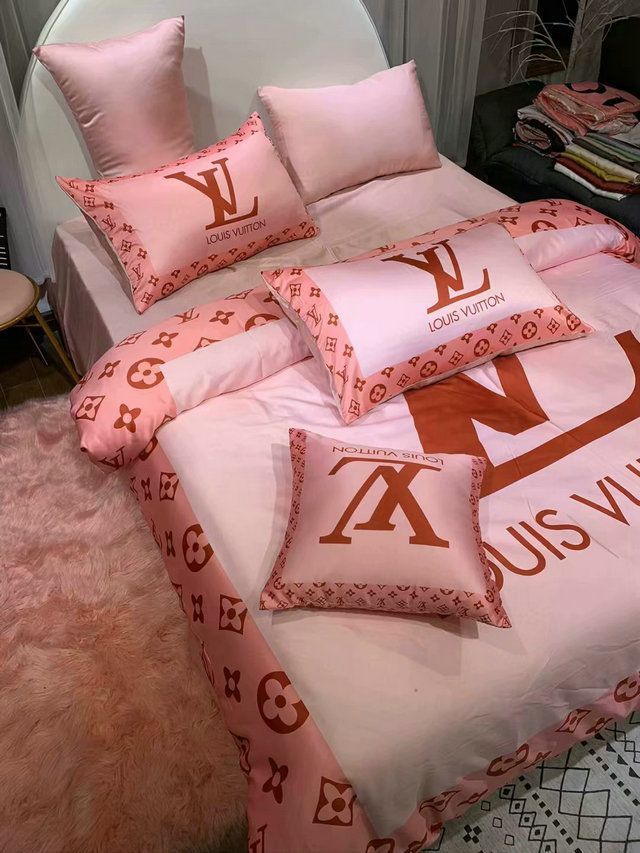Louis Vuiton Pink Cute Bedding Set Louis Vuiton Pink Cute Bedding Set