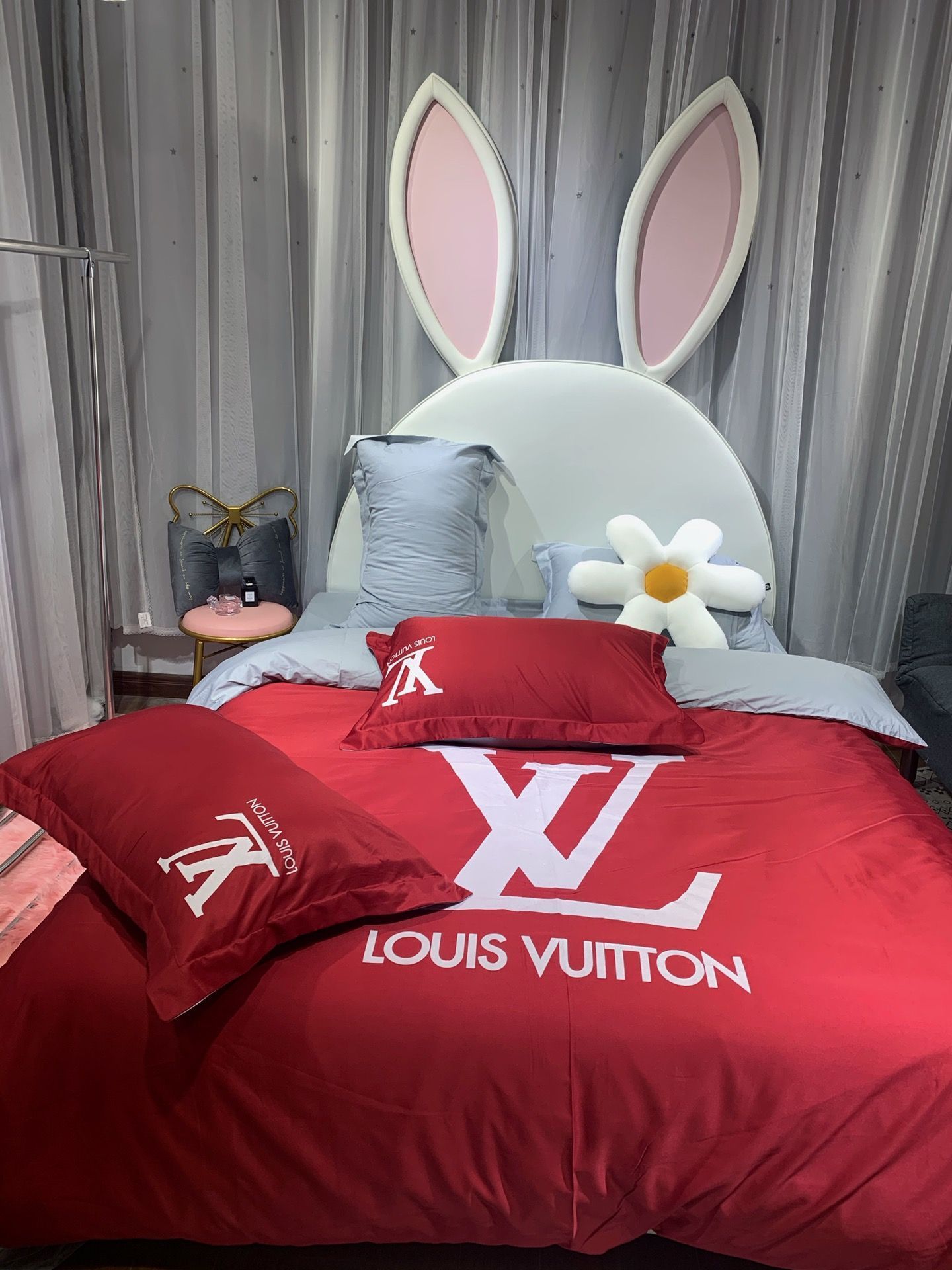 Louis Vuiton Red Cute Bedding Set Louis Vuiton Red Cute Bedding Set