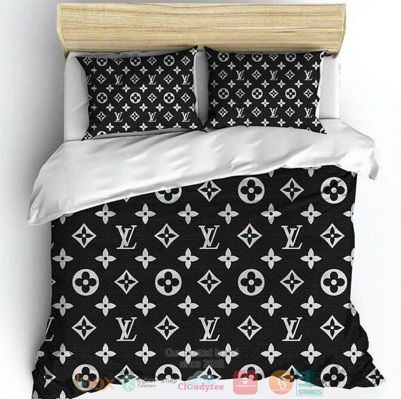 Louis Vuitton Brand Lv Logo Black Pattern Quilt Bedding Set Louis Vuitton Brand Lv Logo Black Pattern Quilt Bedding Set