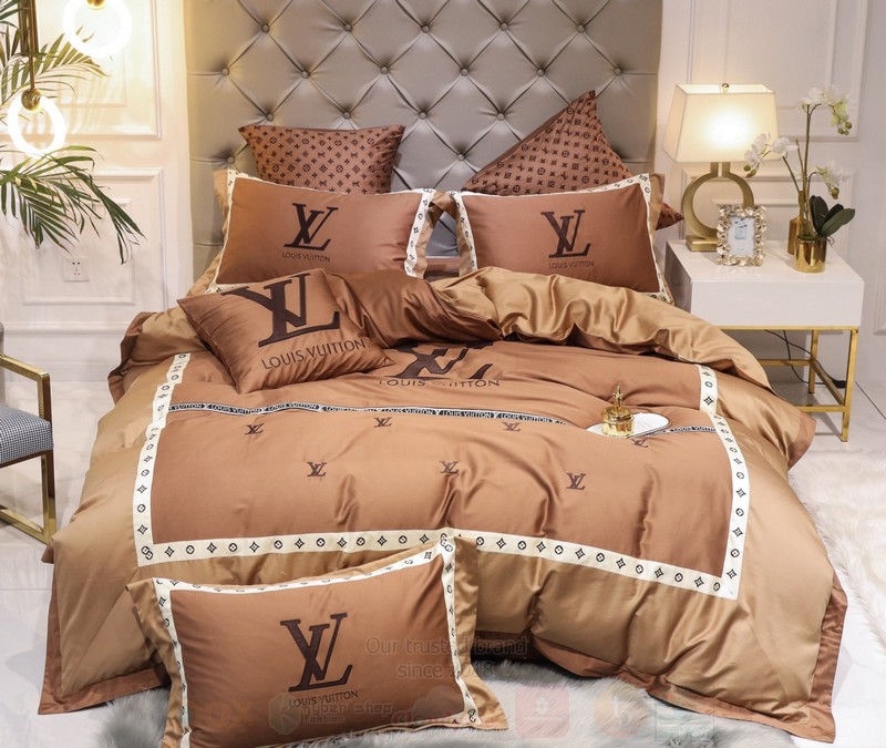Louis Vuitton Cream Luxury Brand Bedding Set Louis Vuitton Cream Luxury Brand Bedding Set