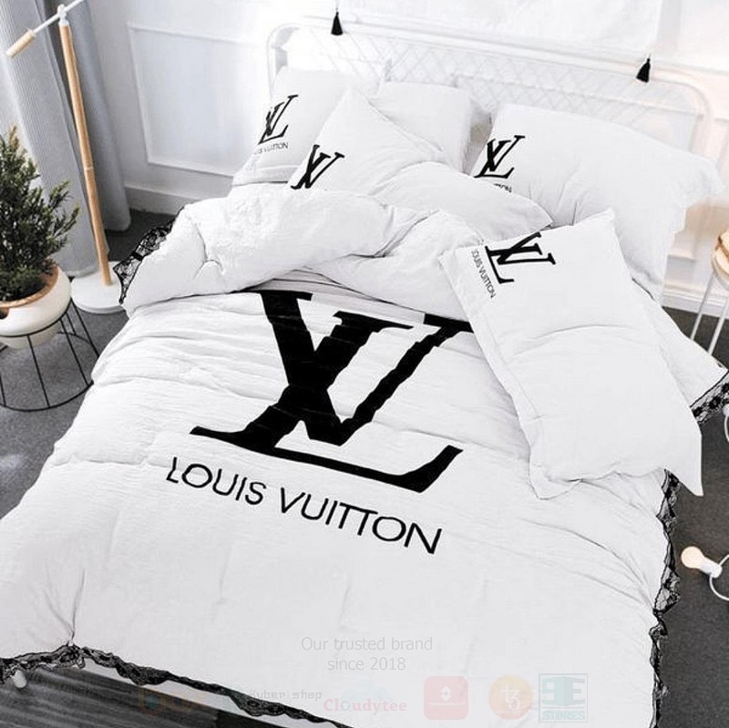Louis Vuitton Full White Luxury Brand Bedding Set Louis Vuitton Full White Luxury Brand Bedding Set