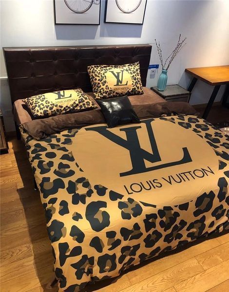 Louis-Vuitton-Leopard-Duvet-Cover-Bedding-Set-1