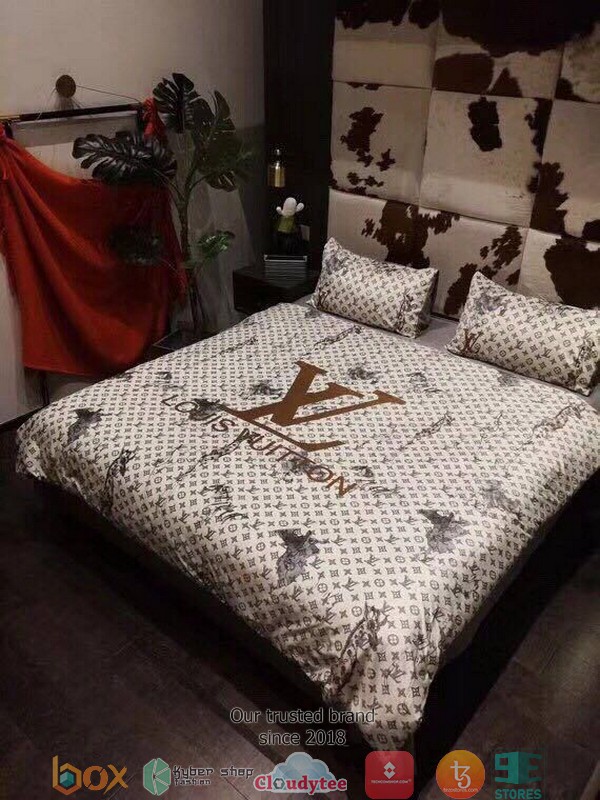Louis Vuitton Light Brown Quilt Bedding Set Louis Vuitton Light Brown Quilt Bedding Set