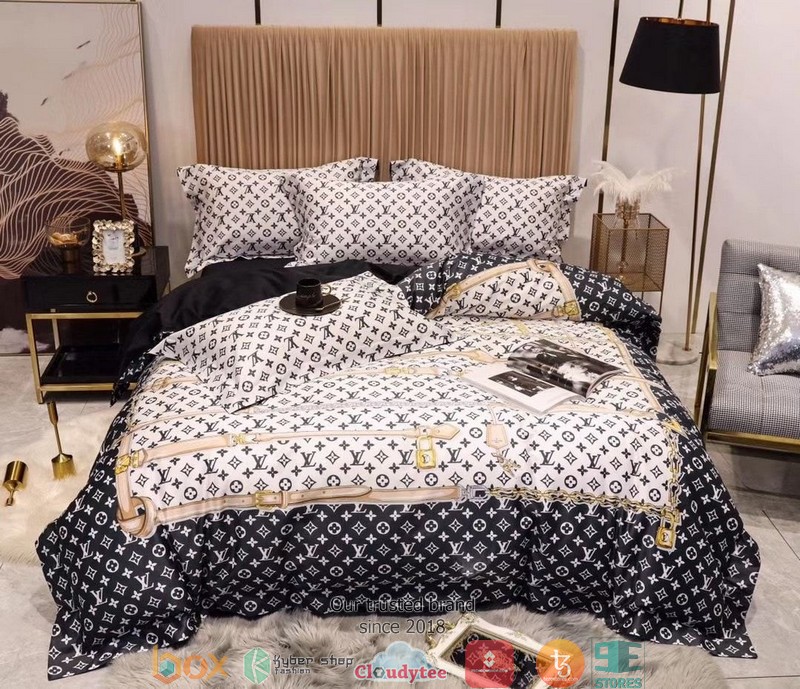 Louis-Vuitton-Lv-Black-And-White-Quilt-Bedding-Set-1