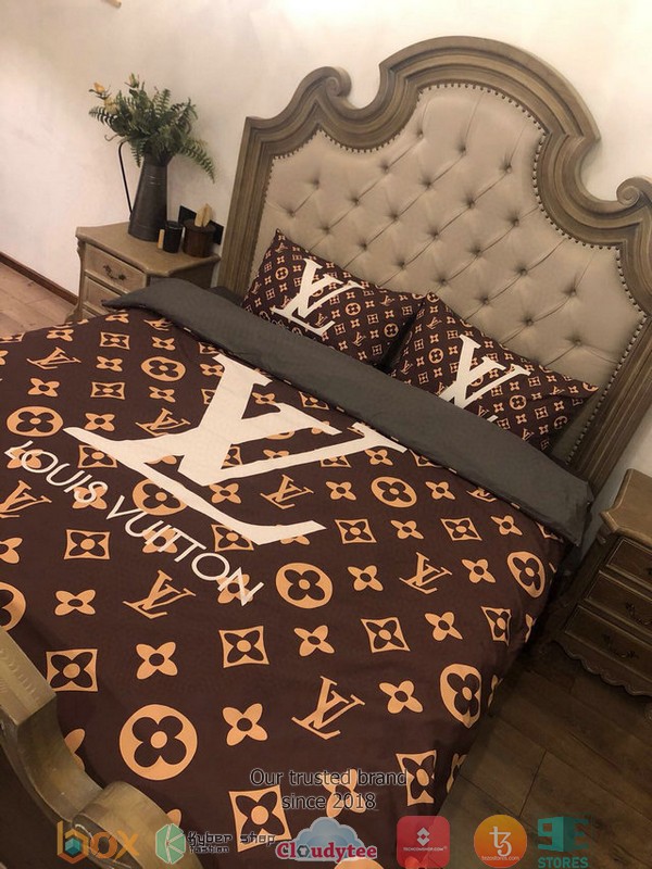 Louis Vuitton Lv Brown White Logo Duvet Cover Bedding Set Louis Vuitton Lv Brown White Logo Duvet Cover Bedding Set