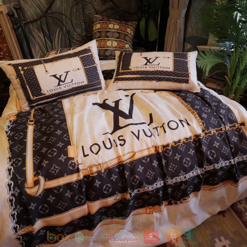 Louis Vuitton Lv Luxury Brand White Navy Pattern Bedding Set Louis Vuitton Lv Luxury Brand White Navy Pattern Bedding Set