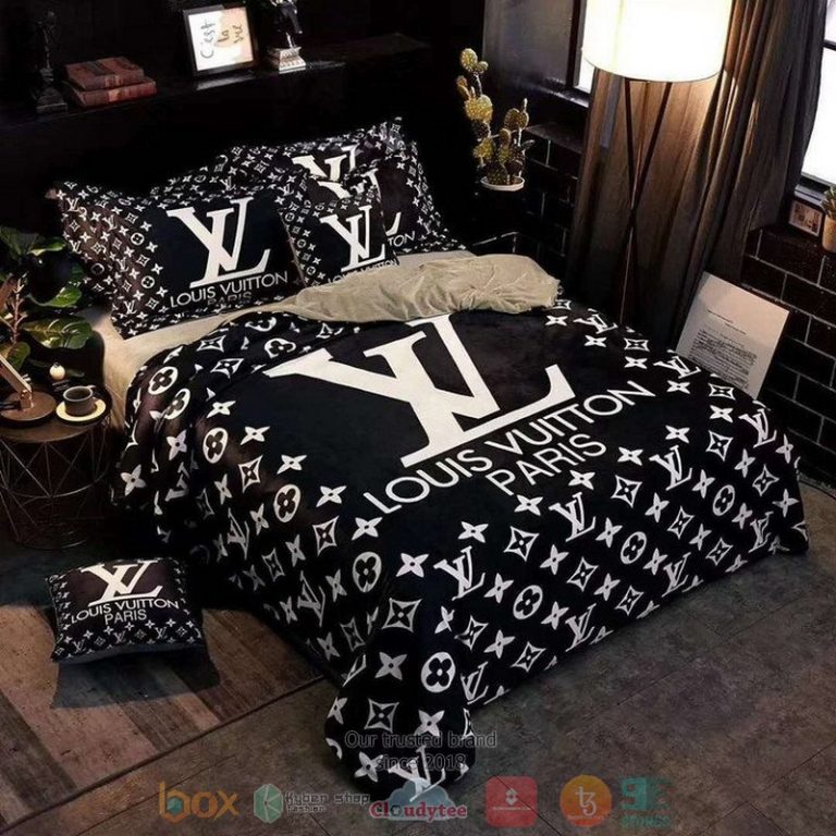 Louis-Vuitton-Paris-Lv-Luxury-Brand-Black-Pattern-Quilt-Bedding-Set-1