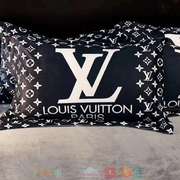 Louis-Vuitton-Paris-Lv-Luxury-Brand-Black-Pattern-Quilt-Bedding-Set-2