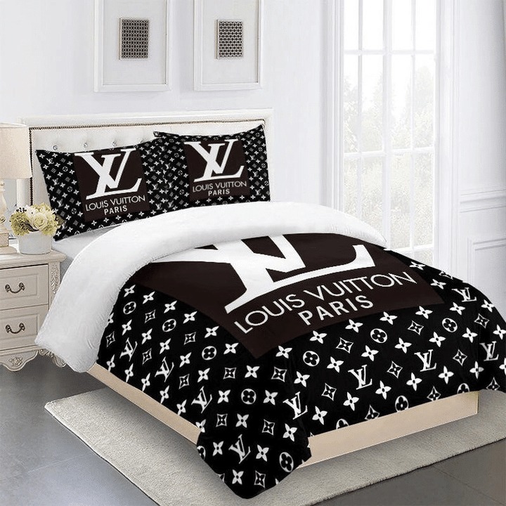 Louis-Vuitton-Paris-Quilt-Bedding-Set-1