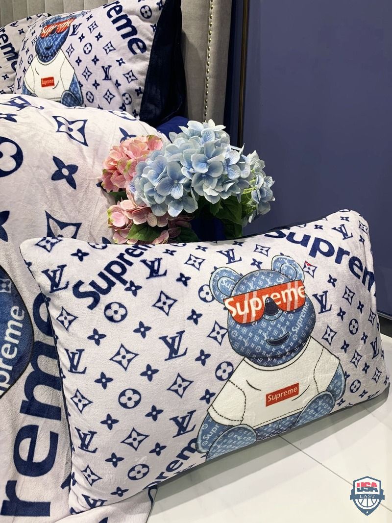 Louis Vuitton Supreme Blue Bear Luxury Bedding Set Louis Vuitton Supreme Blue Bear Luxury Bedding Set