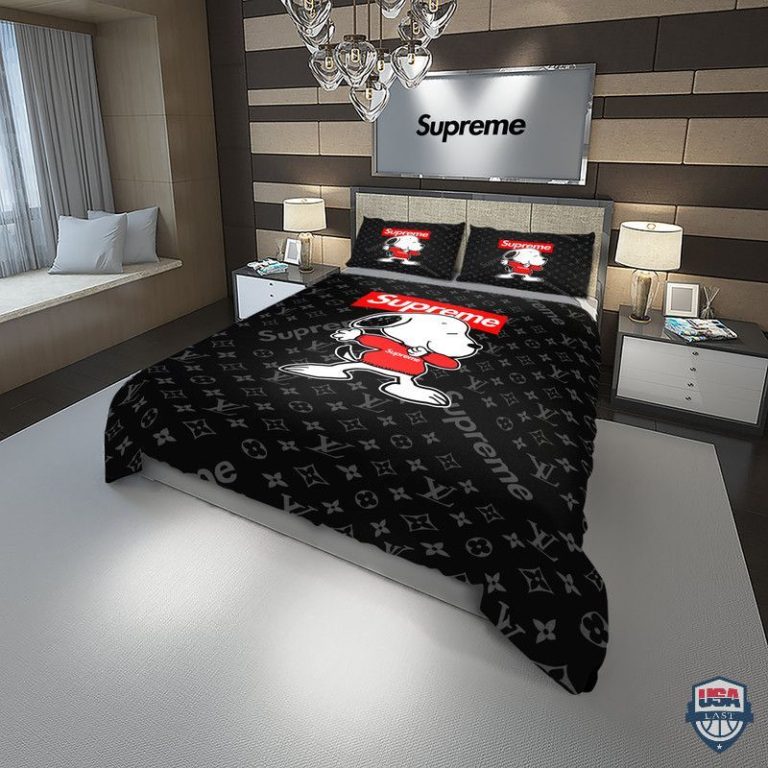 Louis-Vuitton-Supreme-Snoopy-Bedding-Set-1