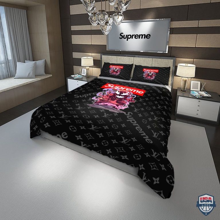 Louis-Vuitton-Venom-Luxury-Bedding-Set-1