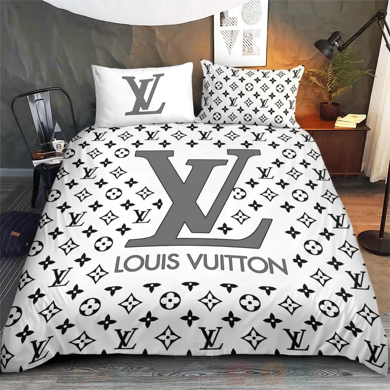 Louis Vuitton White Luxury Brand Bedding Set Louis Vuitton White Luxury Brand Bedding Set