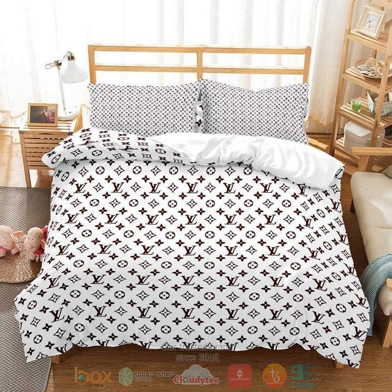 Louis Vuitton White Pattern Quilt Bedding Set Louis Vuitton White Pattern Quilt Bedding Set