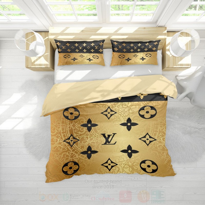 Louis Vuitton Yellow Gold Luxury Brand Bedding Set Louis Vuitton Yellow Gold Luxury Brand Bedding Set