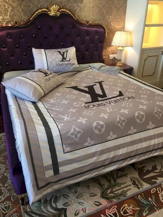 Lv Louis Vuitton Grey-White Inspired Bedding Set Lv Louis Vuitton Grey-White Inspired Bedding Set