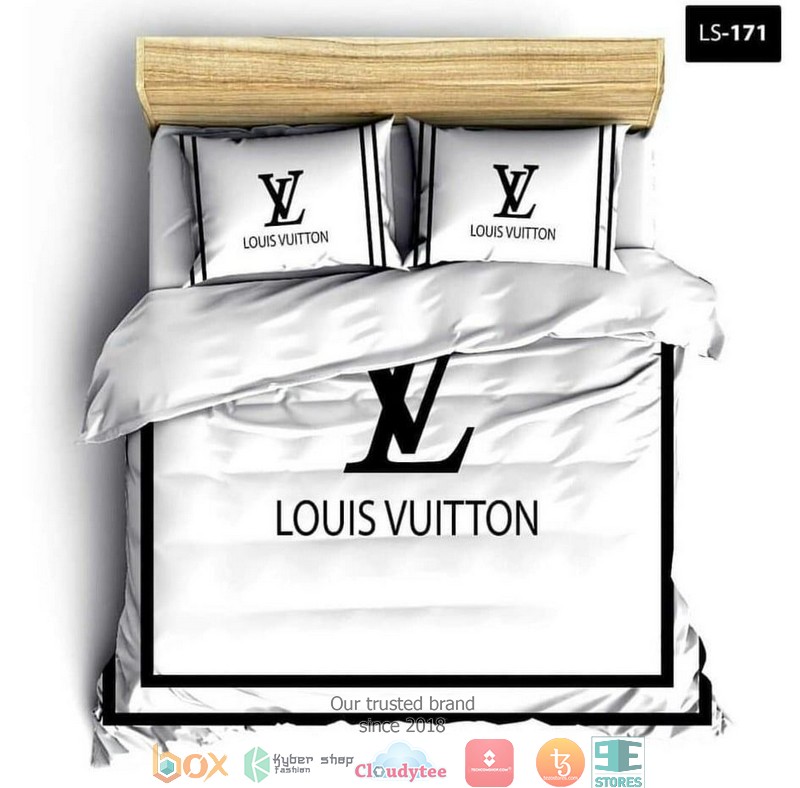 Lv Louis Vuitton White Black Border Quilt Bedding Set Lv Louis Vuitton White Black Border Quilt Bedding Set