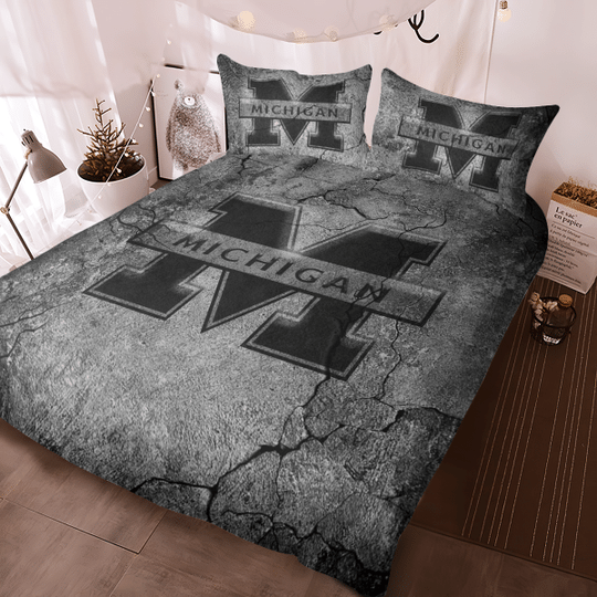 Michgan-Wolverines-Art-Crack-Bedding-Set-1