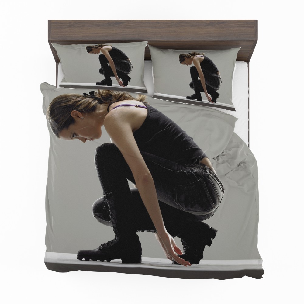Summer-Glau-in-Terminator-The-Sarah-Connor-Chronicles-TV-Show-Bedding-Set-1