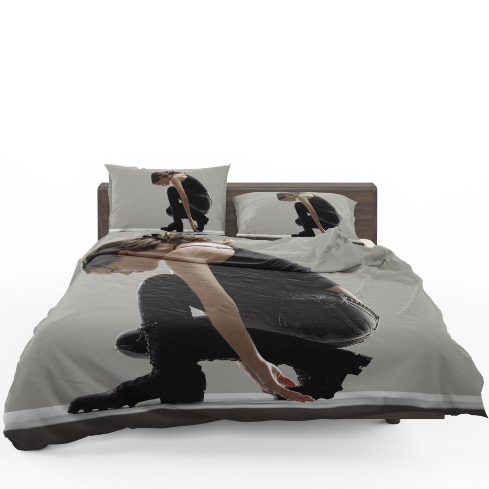 Summer Glau in Terminator The Sarah Connor Chronicles TV Show Bedding Set Summer Glau in Terminator The Sarah Connor Chronicles TV Show Bedding Set