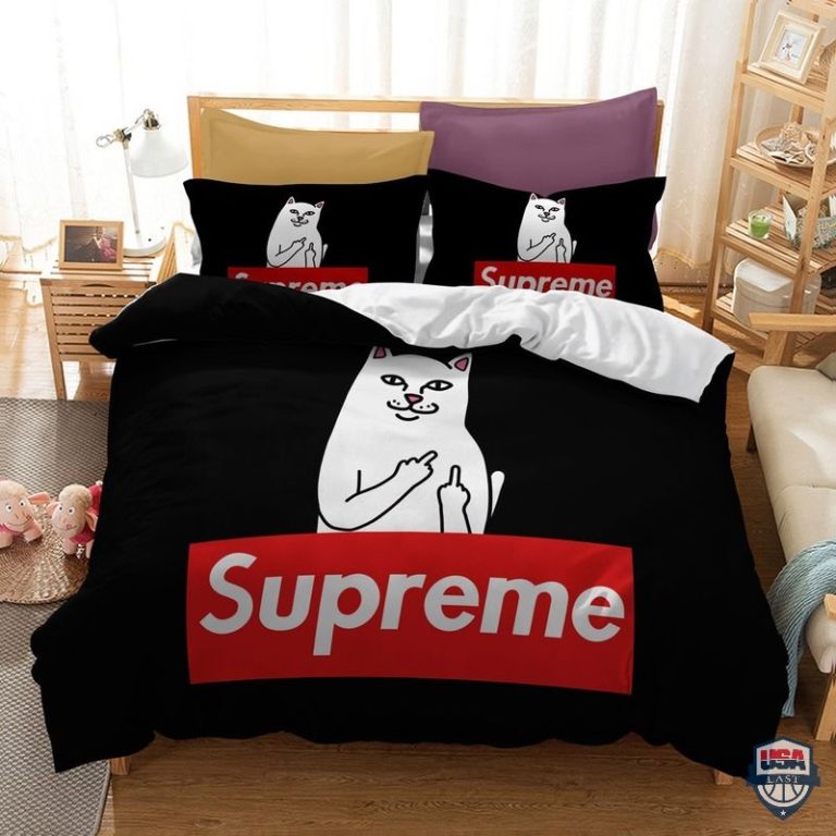 Supreme-Cat-Middle-Finger-Bedding-Set-1